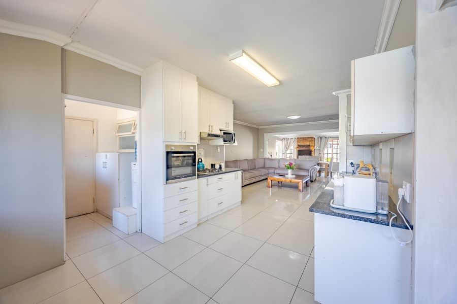 5 Bedroom Property for Sale in Bothasig Western Cape